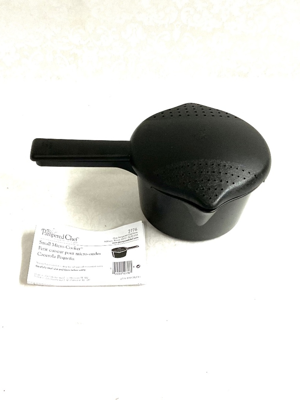 Pampered Chef  microwave steamer, 1 quart, Black.